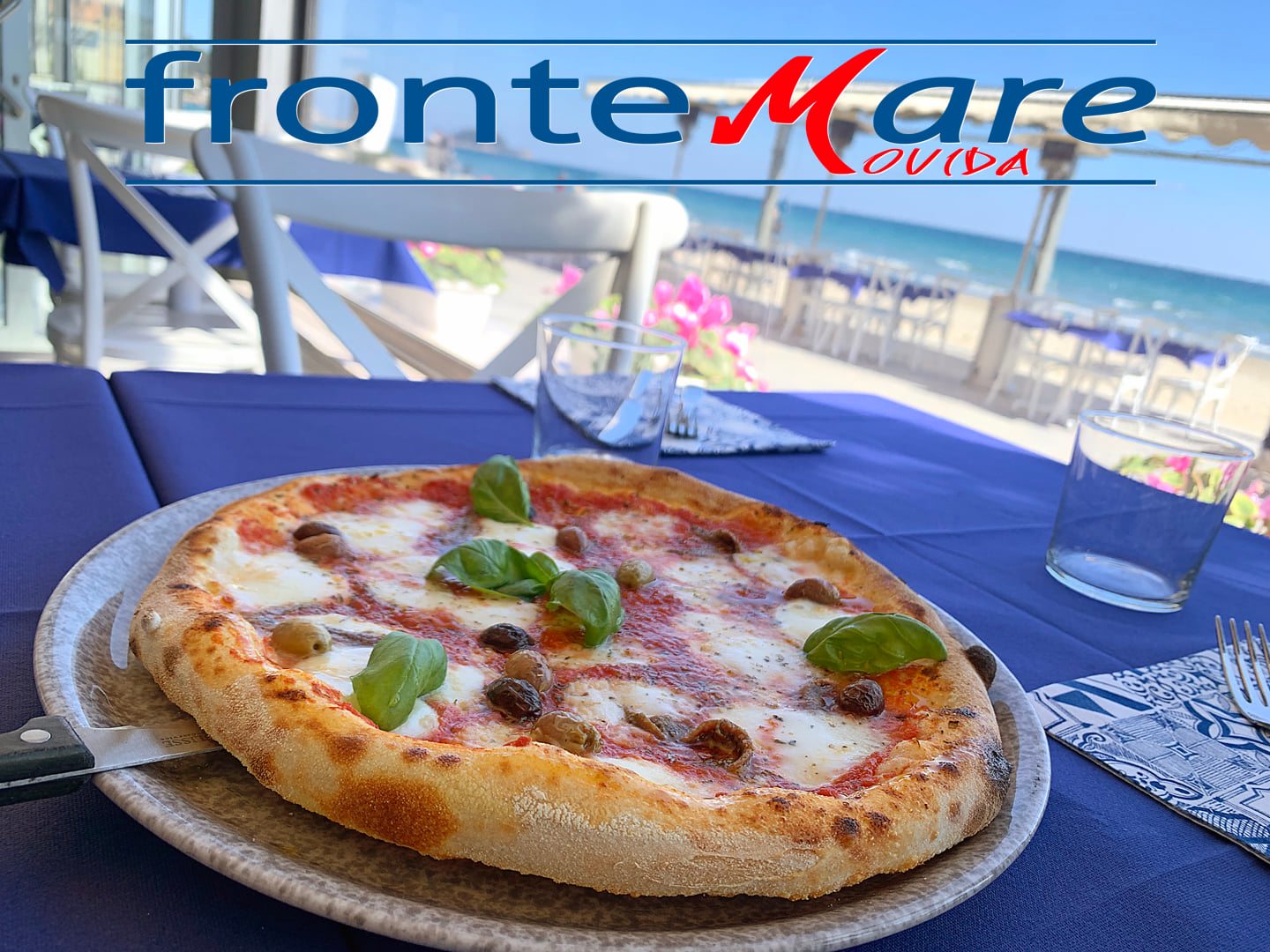 Pizza gourmet con vista sulla passeggiata di Alassio